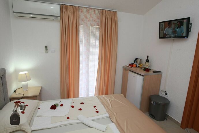 Imagen general del Hotel Villa Angelina, Becici. Foto 8