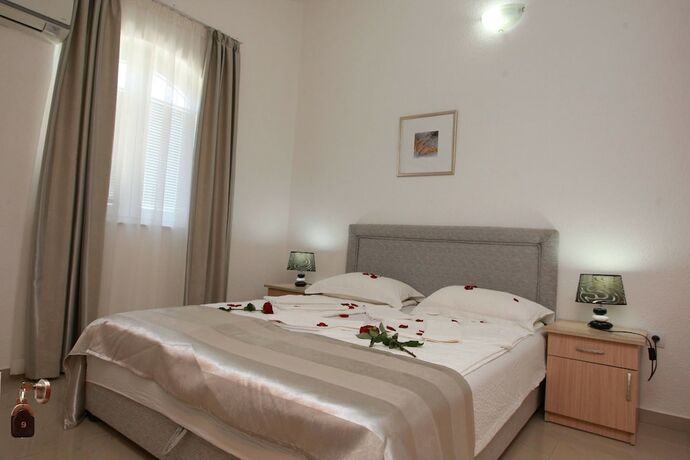 Imagen de la habitación del Hotel Villa Angelina, Becici. Foto 18