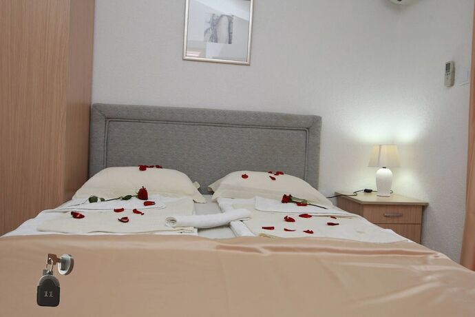 Imagen de la habitación del Hotel Villa Angelina, Becici. Foto 19