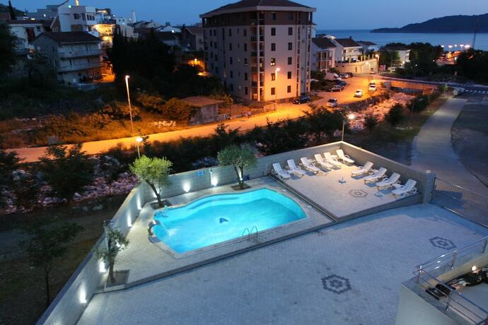 Imagen general del Hotel Villa Angelina, Becici. Foto 10