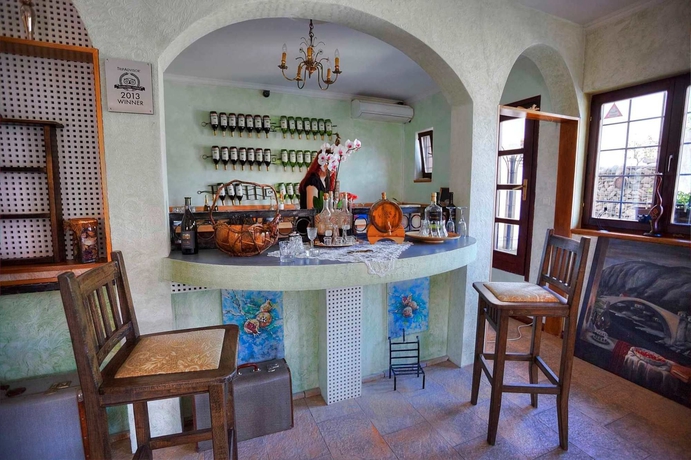 Imagen de los interiores del Hotel Villa Anri. Foto 9
