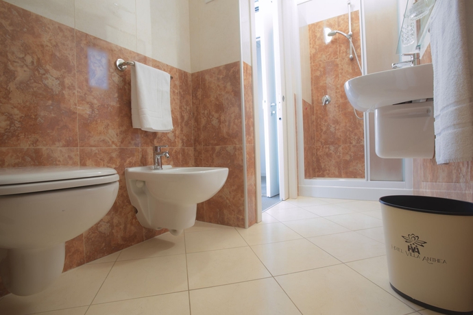 Imagen de la habitación del Hotel Villa Anthea. Foto 11