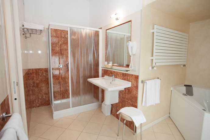 Imagen de la habitación del Hotel Villa Anthea. Foto 15