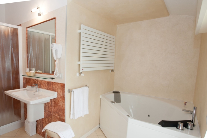 Imagen de la habitación del Hotel Villa Anthea. Foto 16