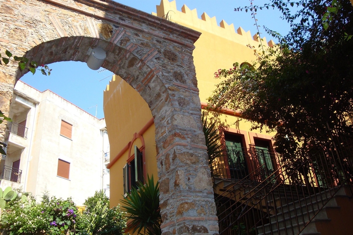 Imagen de los exteriores del Hotel Villa Antica. Foto 12