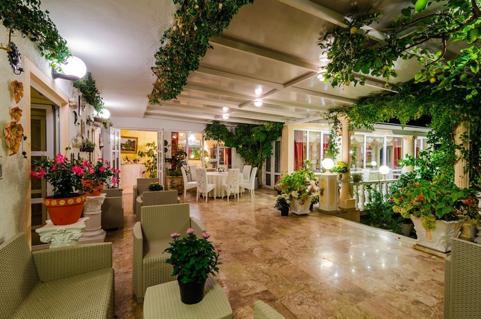 Imagen de los interiores del Hotel Villa Antonio. Foto 19