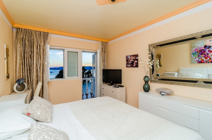 Imagen de la habitación del Hotel Villa Antonio. Foto 13