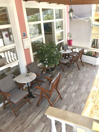 Imagen de los interiores del Hotel Villa Antonis, Maras. Foto 19