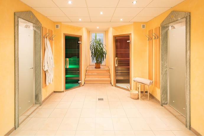 Imagen de la piscina del Hotel Villa Arborea. Foto 19