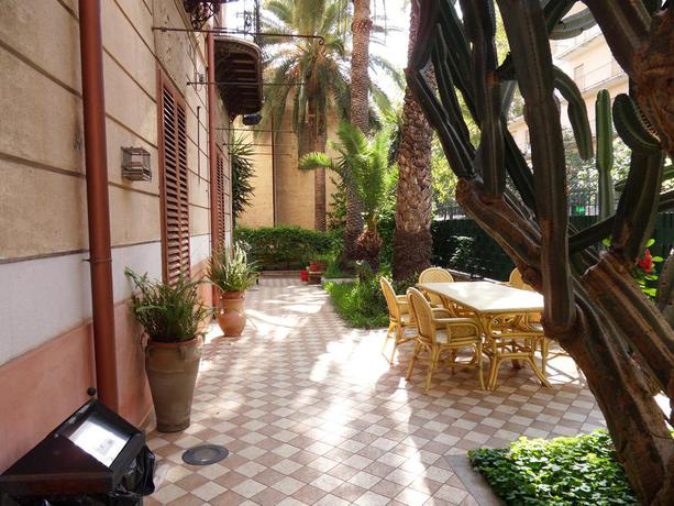 Imagen de los exteriores del Hotel Villa Archirafi. Foto 9