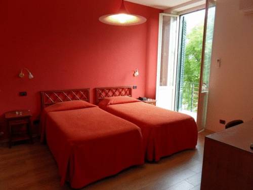 Imagen de la habitación del Hotel Villa Archirafi. Foto 5