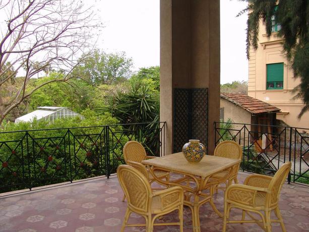 Imagen de los exteriores del Hotel Villa Archirafi. Foto 10