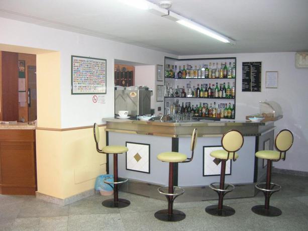 Imagen del bar/restaurante del Hotel Villa Archirafi. Foto 3