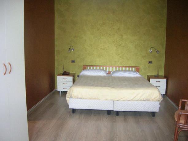Imagen de la habitación del Hotel Villa Archirafi. Foto 7