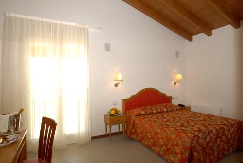 Imagen de la habitación del Hotel Villa Aretusi. Foto 6