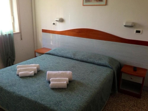 Imagen de la habitación del Hotel Villa Arlotti. Foto 9