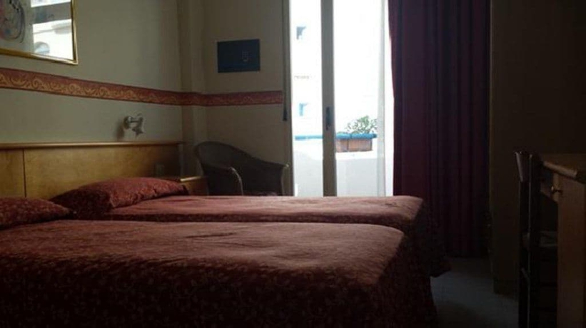 Imagen de la habitación del Hotel Villa Athena. Foto 12