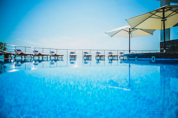 Imagen de la piscina del Hotel Villa Atmosfera. Foto 12