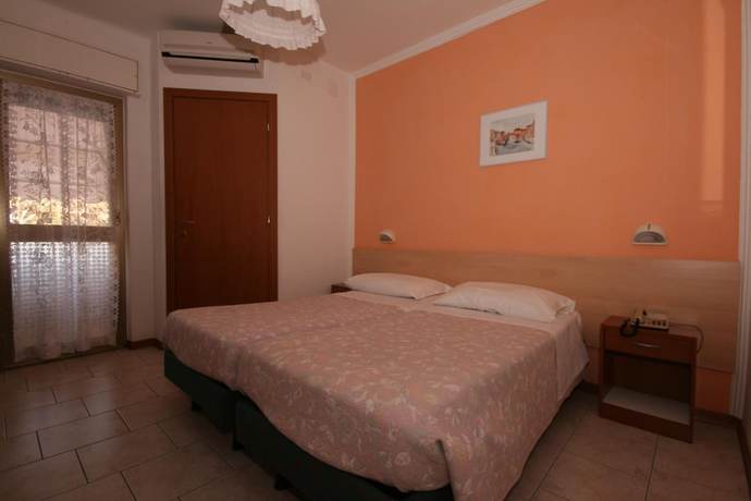 Imagen de la habitación del Hotel Villa Augusta, Grado. Foto 10