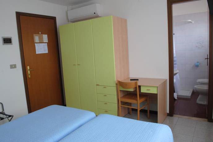 Imagen de la habitación del Hotel Villa Augusta, Grado. Foto 13