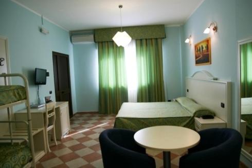 Imagen de la habitación del Hotel Villa Aurora, Latina. Foto 9
