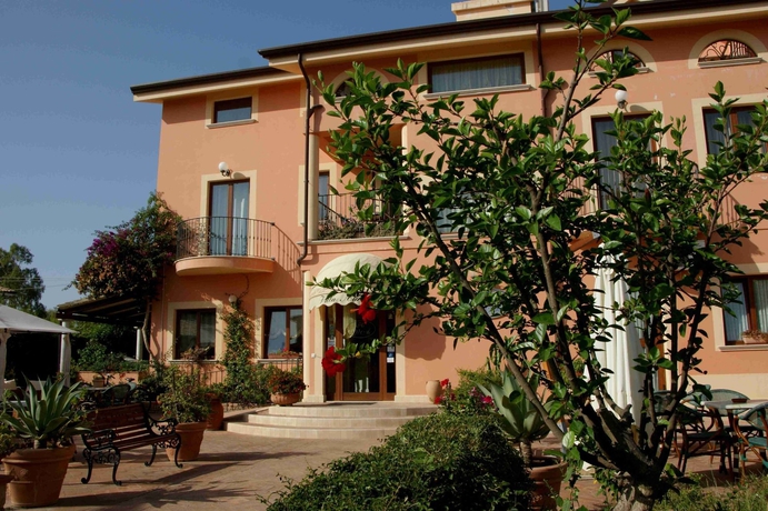 Imagen de los exteriores del Hotel Villa Aurora, Le Castella. Foto 6