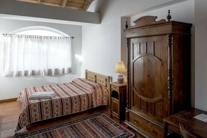 Imagen de la habitación del Hotel Villa Ayghedzor. Foto 5