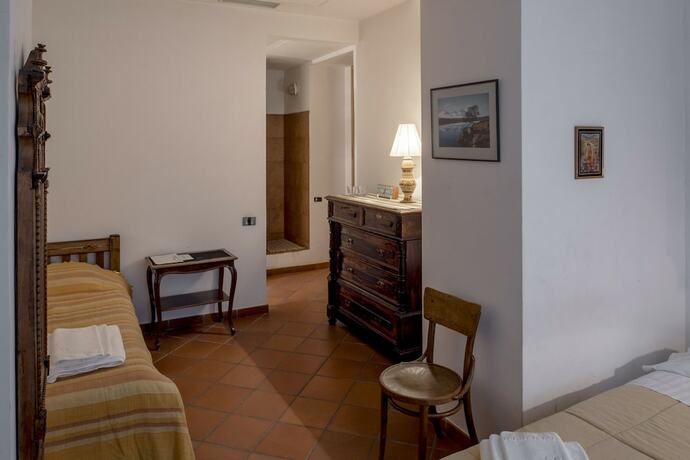 Imagen de la habitación del Hotel Villa Ayghedzor. Foto 6