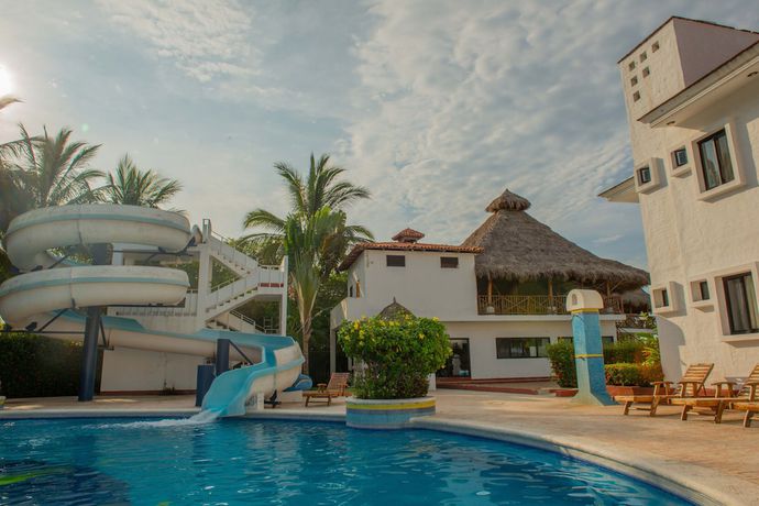 Imagen de la piscina del Hotel Villa Azul, Barra de Navidad. Foto 17