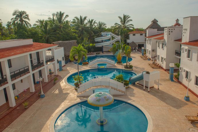 Imagen de la piscina del Hotel Villa Azul, Barra de Navidad. Foto 18