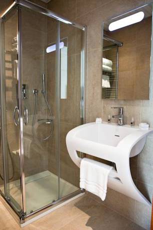 Imagen de la habitación del Hotel Villa Azur, VILLENEUVE-LOUBET. Foto 2