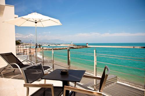 Imagen de la habitación del Hotel Villa Azur, VILLENEUVE-LOUBET. Foto 3