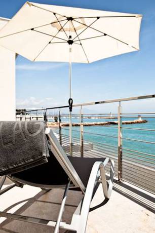 Imagen de la habitación del Hotel Villa Azur, VILLENEUVE-LOUBET. Foto 4