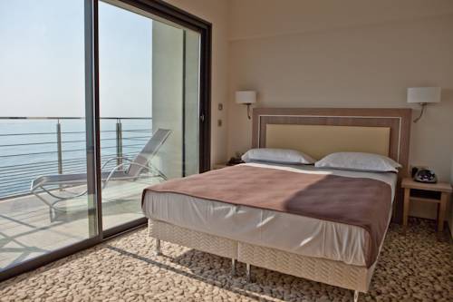 Imagen de la habitación del Hotel Villa Azur, VILLENEUVE-LOUBET. Foto 10