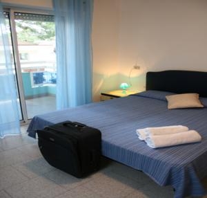 Imagen de la habitación del Hotel Villa Azzurra Appartamenti. Foto 4