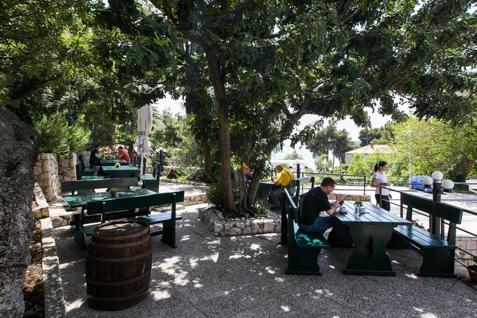 Imagen de los exteriores del Hotel Villa Babilon. Foto 15