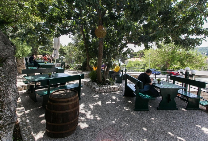 Imagen de los exteriores del Hotel Villa Babilon. Foto 16