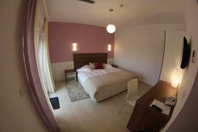 Imagen de la habitación del Hotel Villa Badi. Foto 14