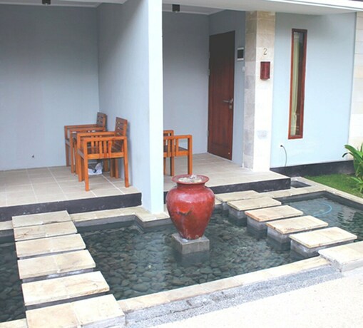 Imagen de la habitación del Hotel Villa Bau Nyale. Foto 17