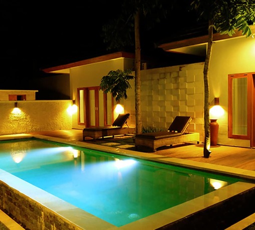 Imagen de la habitación del Hotel Villa Bau Nyale. Foto 30