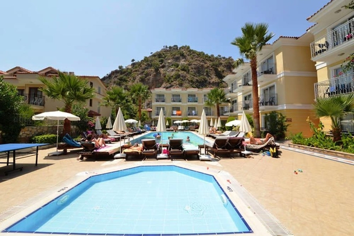 Imagen de la piscina del Hotel Villa Beldeniz. Foto 13