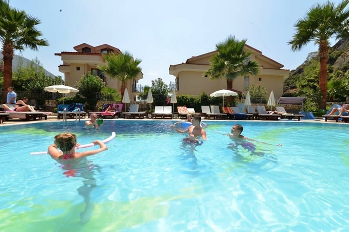 Imagen de la piscina del Hotel Villa Beldeniz. Foto 15