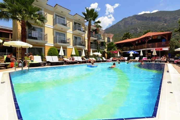 Imagen de la piscina del Hotel Villa Beldeniz. Foto 16