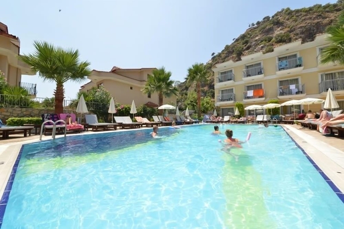 Imagen de la piscina del Hotel Villa Beldeniz. Foto 17