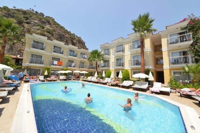 Imagen de la piscina del Hotel Villa Beldeniz. Foto 18