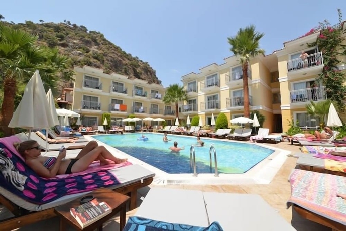 Imagen de la piscina del Hotel Villa Beldeniz. Foto 19