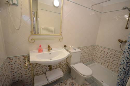 Imagen de la habitación del Hotel Villa Bellevue Portoroz-portorose. Foto 12