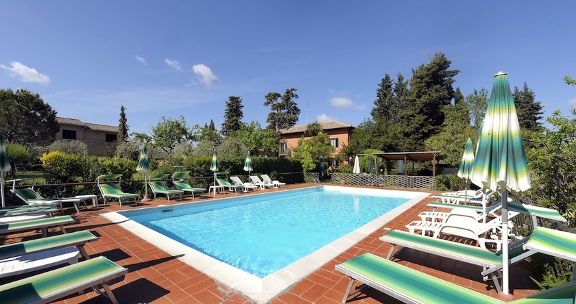 Imagen de la piscina del Hotel Villa Belvedere, San Gimignano. Foto 17