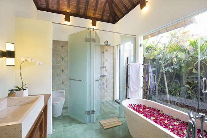 Imagen de la piscina del Hotel Villa Berawa. Foto 16