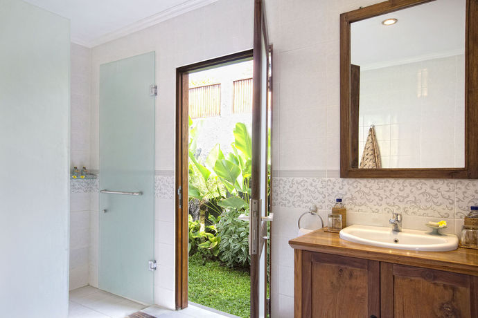 Imagen de la habitación del Hotel Villa Berawa. Foto 13